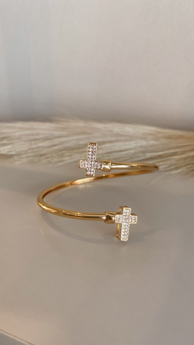 Bracelete folheado de cruz