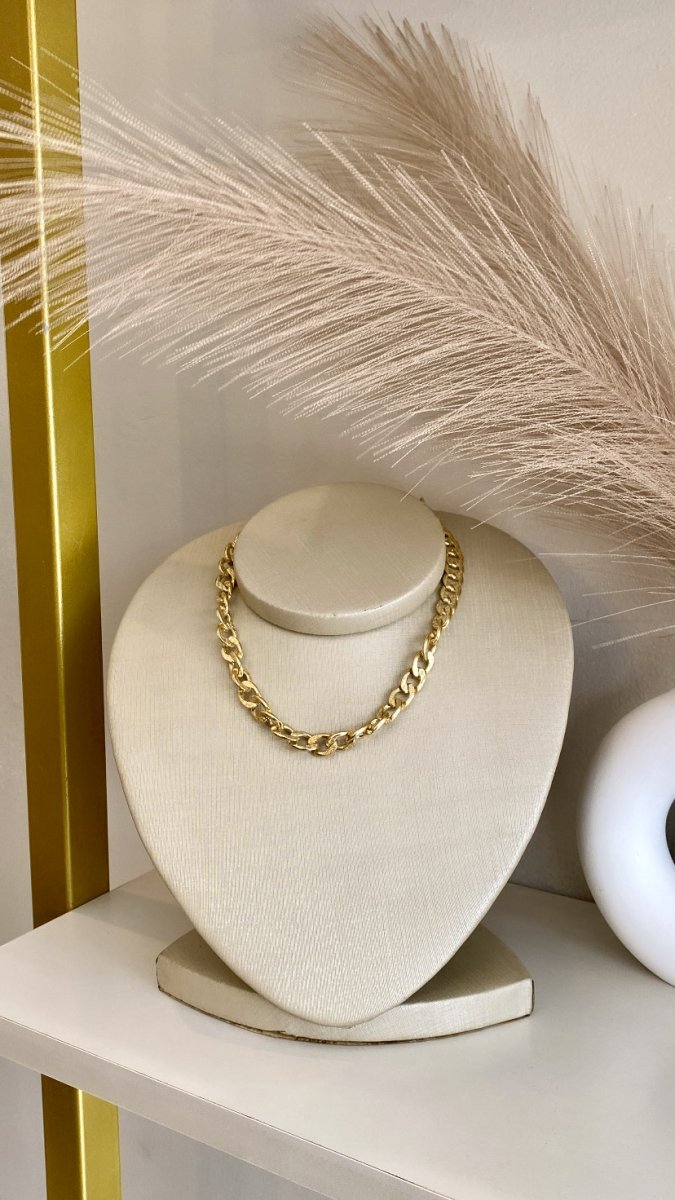 Chocker folheada